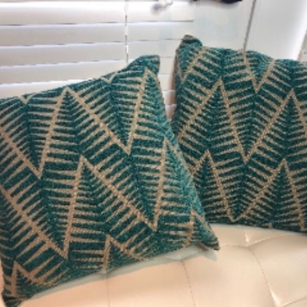 THROW PILLOWS - TROPICAL LEAF